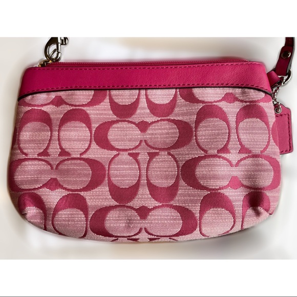 🔥BUY NOW🔥 Coach Shantung Pleated Medium Wristlet - Picture 7 of 8